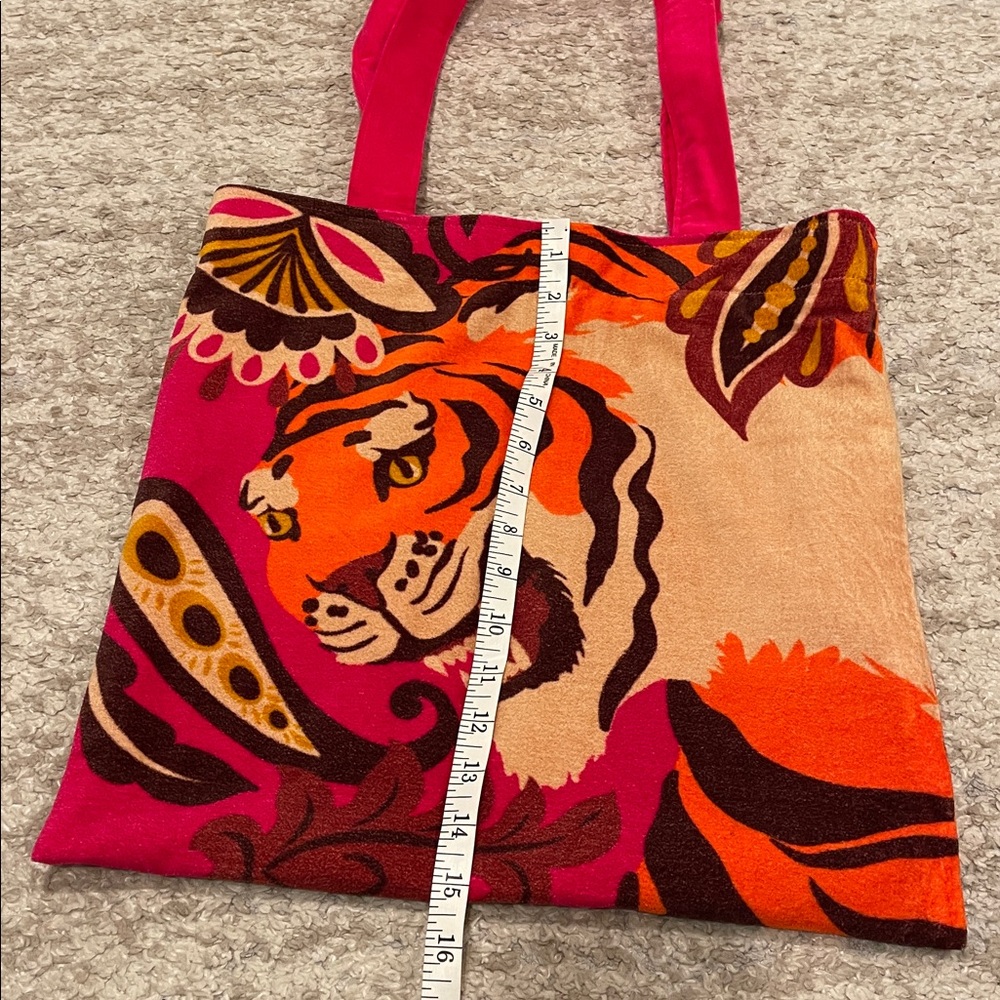 Powder
Velvet Tote Bag - Roaring Tiger - Picture 6 of 12